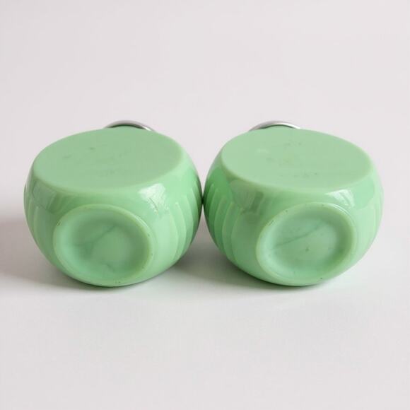 Jadeite Glass Salt and Pepper Shakers Depression Style Tire Range Size Art Deco - Picture 3 of 4